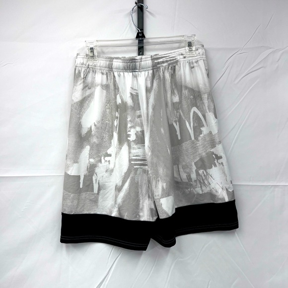 Under Armour Stretch Train Shorts - Picture 2 of 3